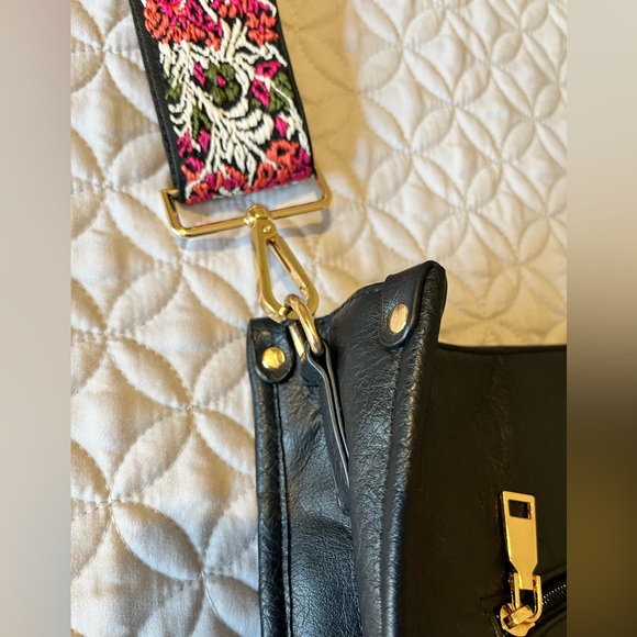 Cross body bag with guitar strap - vegan - Picture 4 of 12